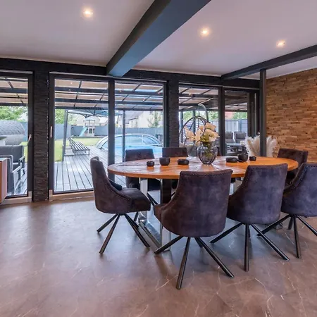 Hébergement de vacances Lara & *